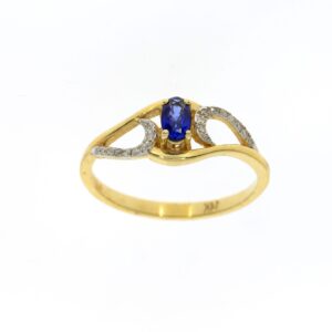 טבעת ספיר 0.31 קראט, זהב-צהוב 14 קראט, משובצת יהלומים